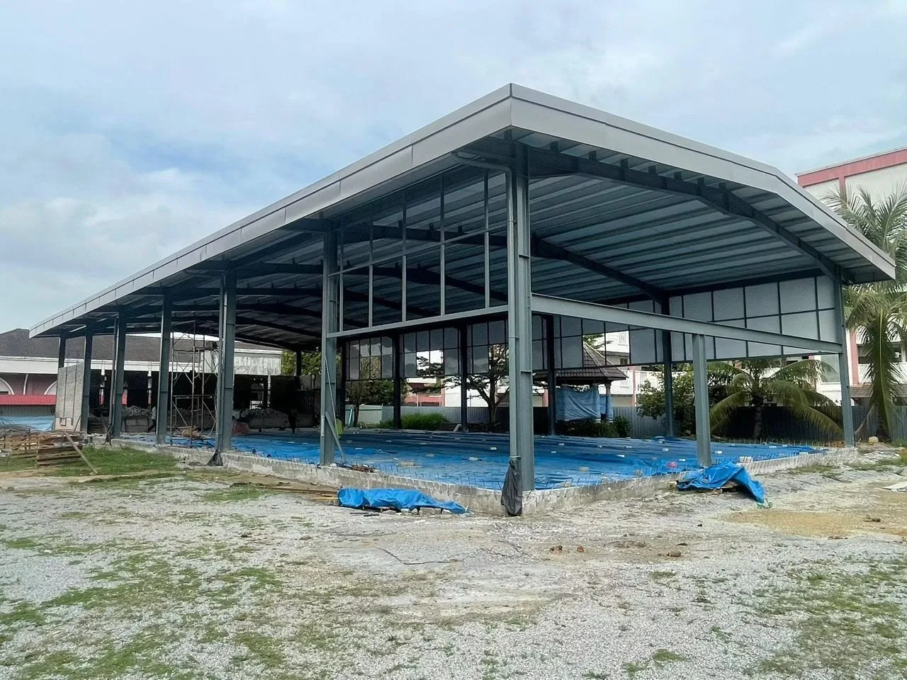 Large fabricated steel roof structure by Tele Tape Construction