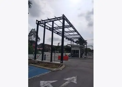 Freestanding roadside steel canopy structure